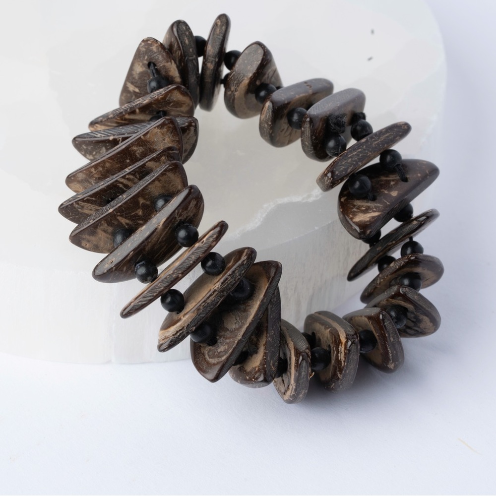 Coconut‎ shell stretch bracelet B 11